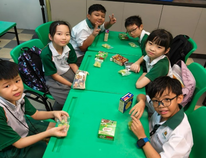 Students enjoying snacks together.